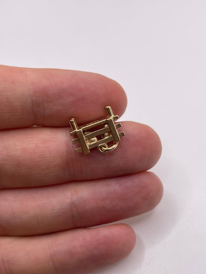 9ct gold lovers bench charm