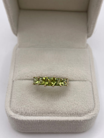 9ct gold peridot ring