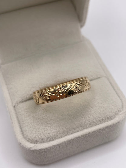 9ct gold patterned band