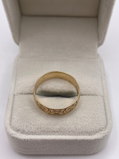 9ct gold patterned band