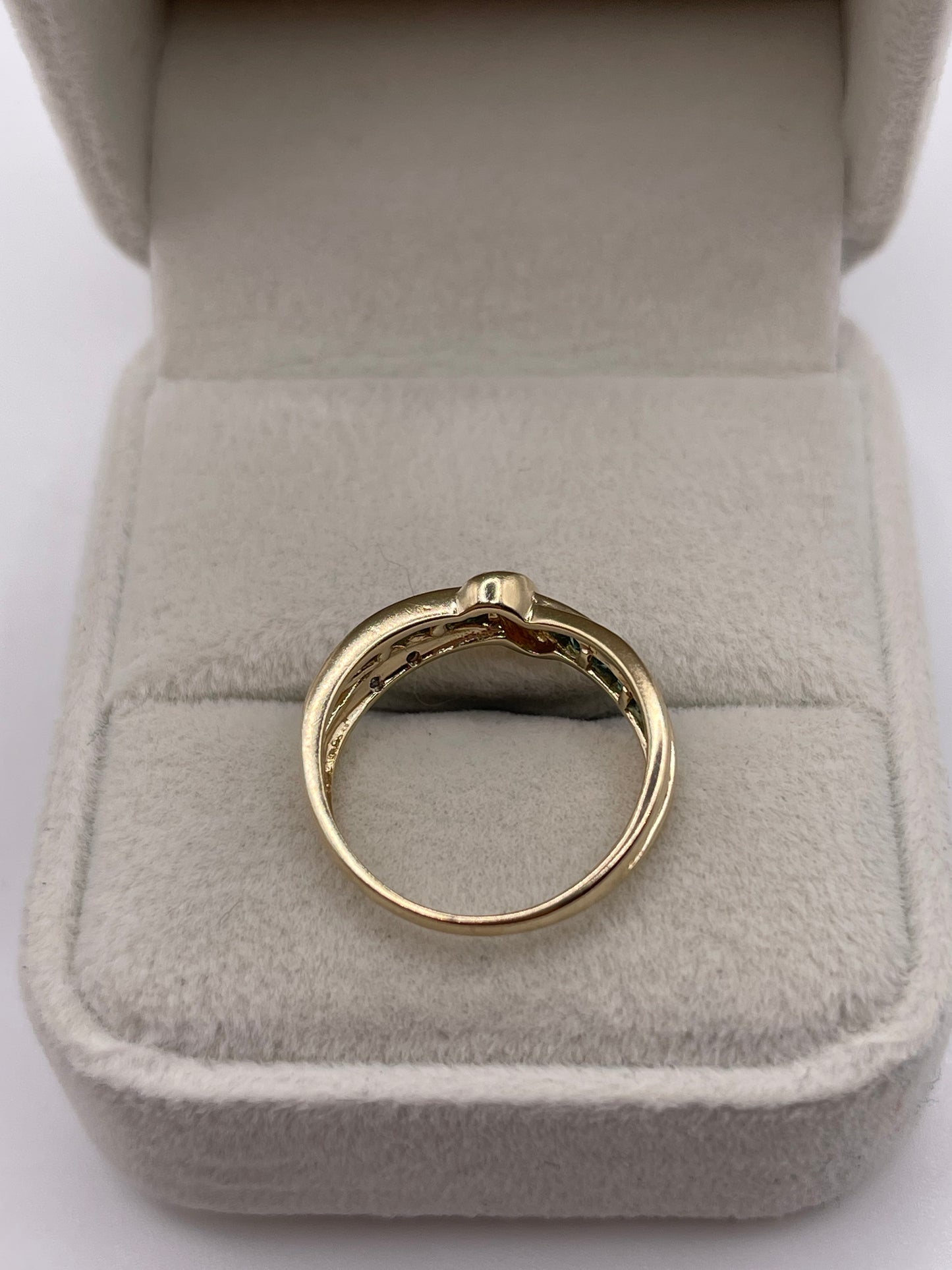 9ct gold emerald and diamond ring