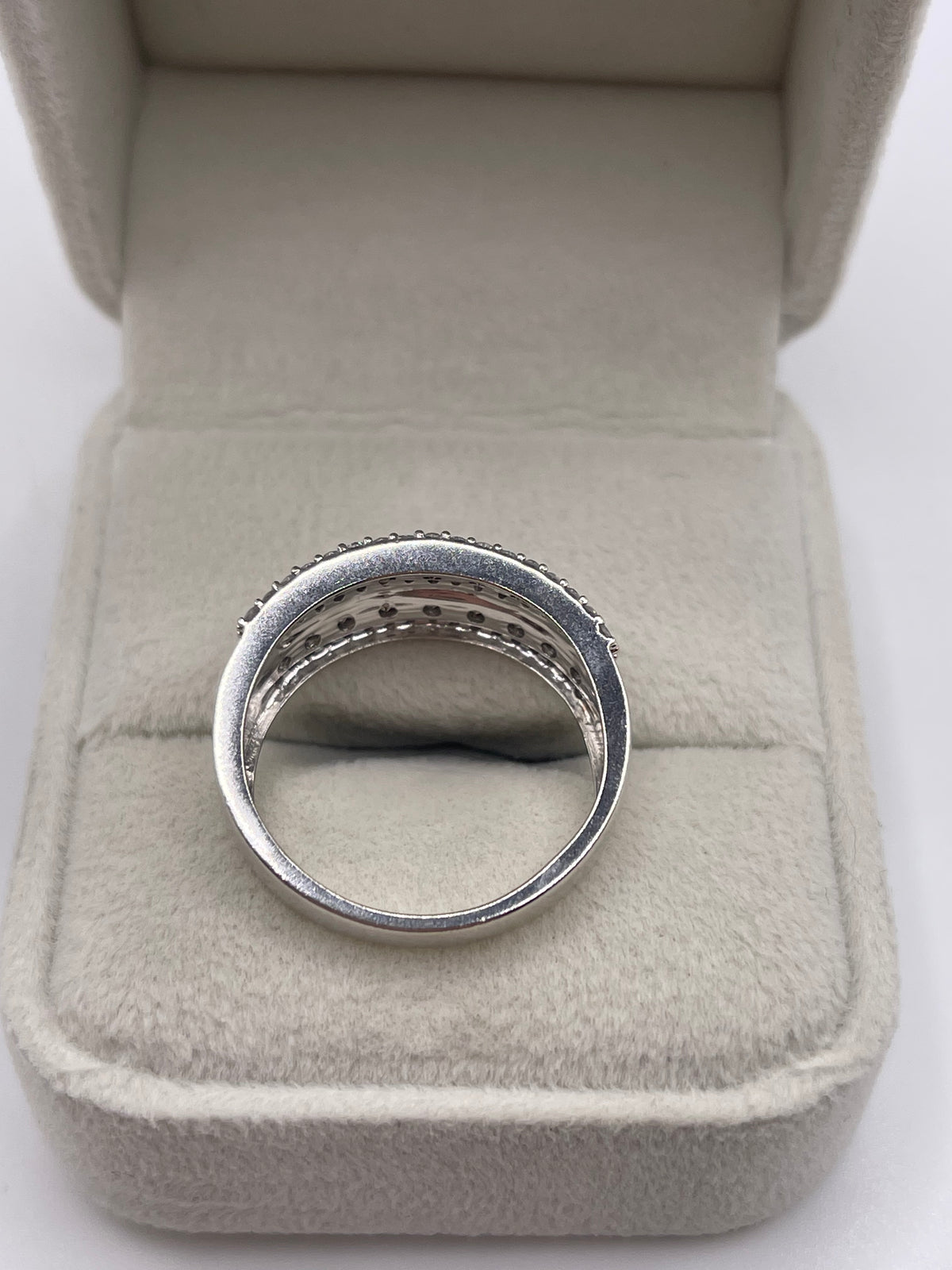 9ct white gold diamond cluster ring