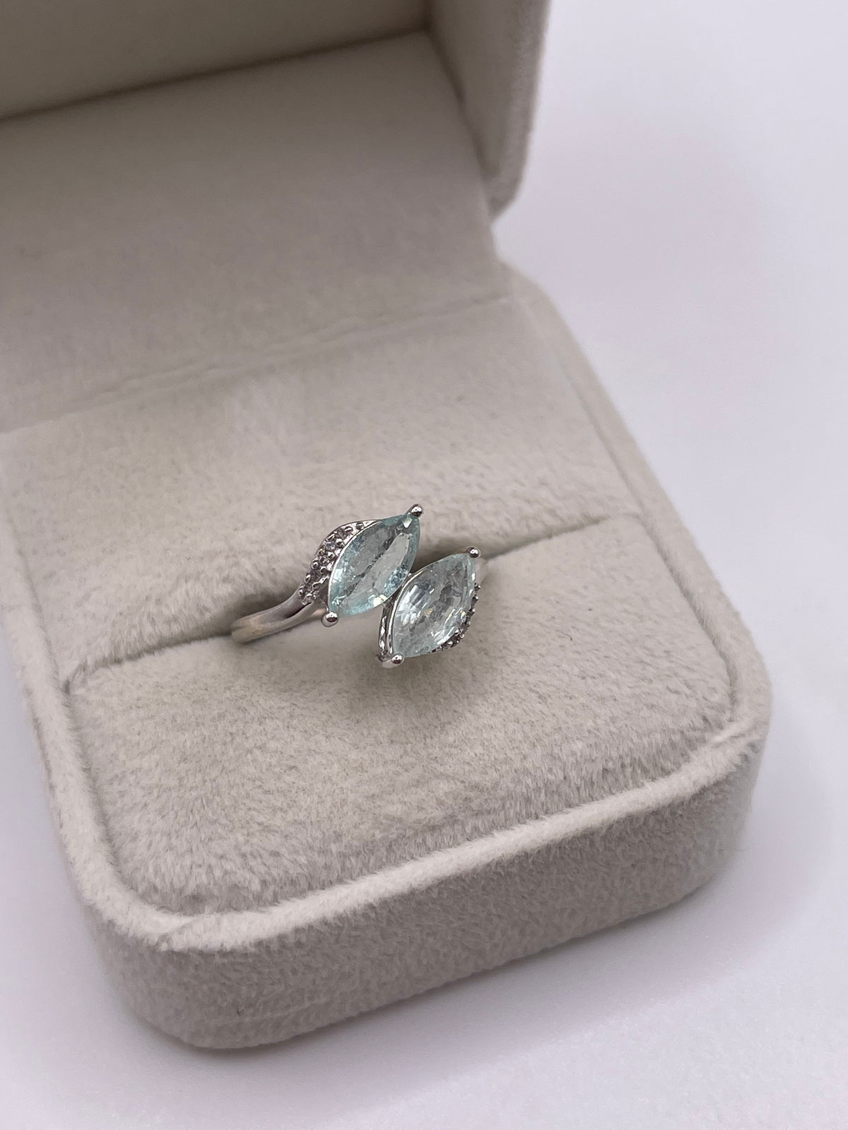 9ct white gold tourmaline and diamond ring