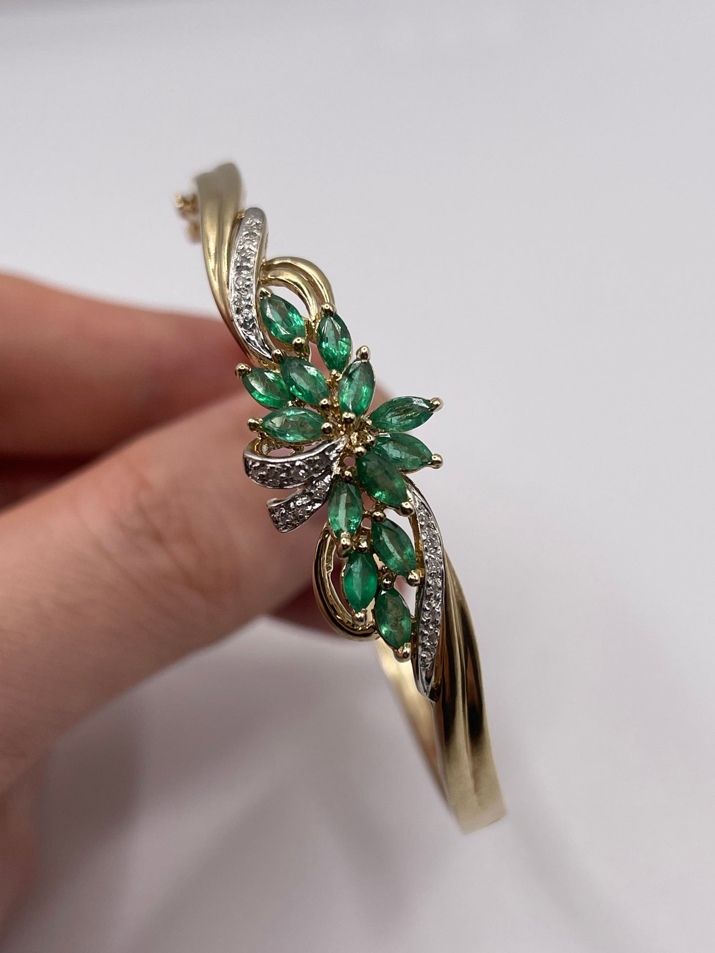 9ct gold emerald and diamond bangle