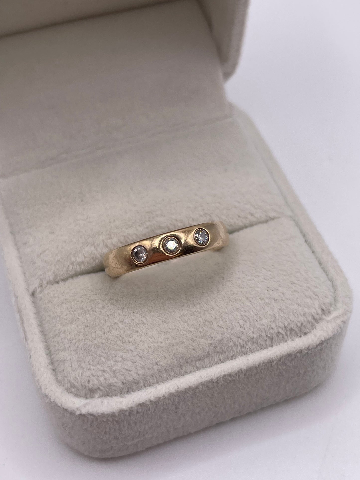 9ct gold diamond ring