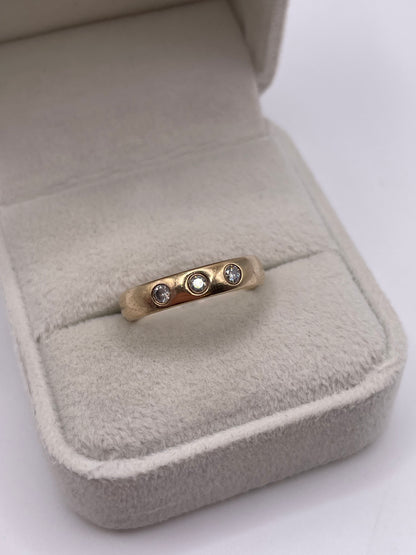 9ct gold diamond ring