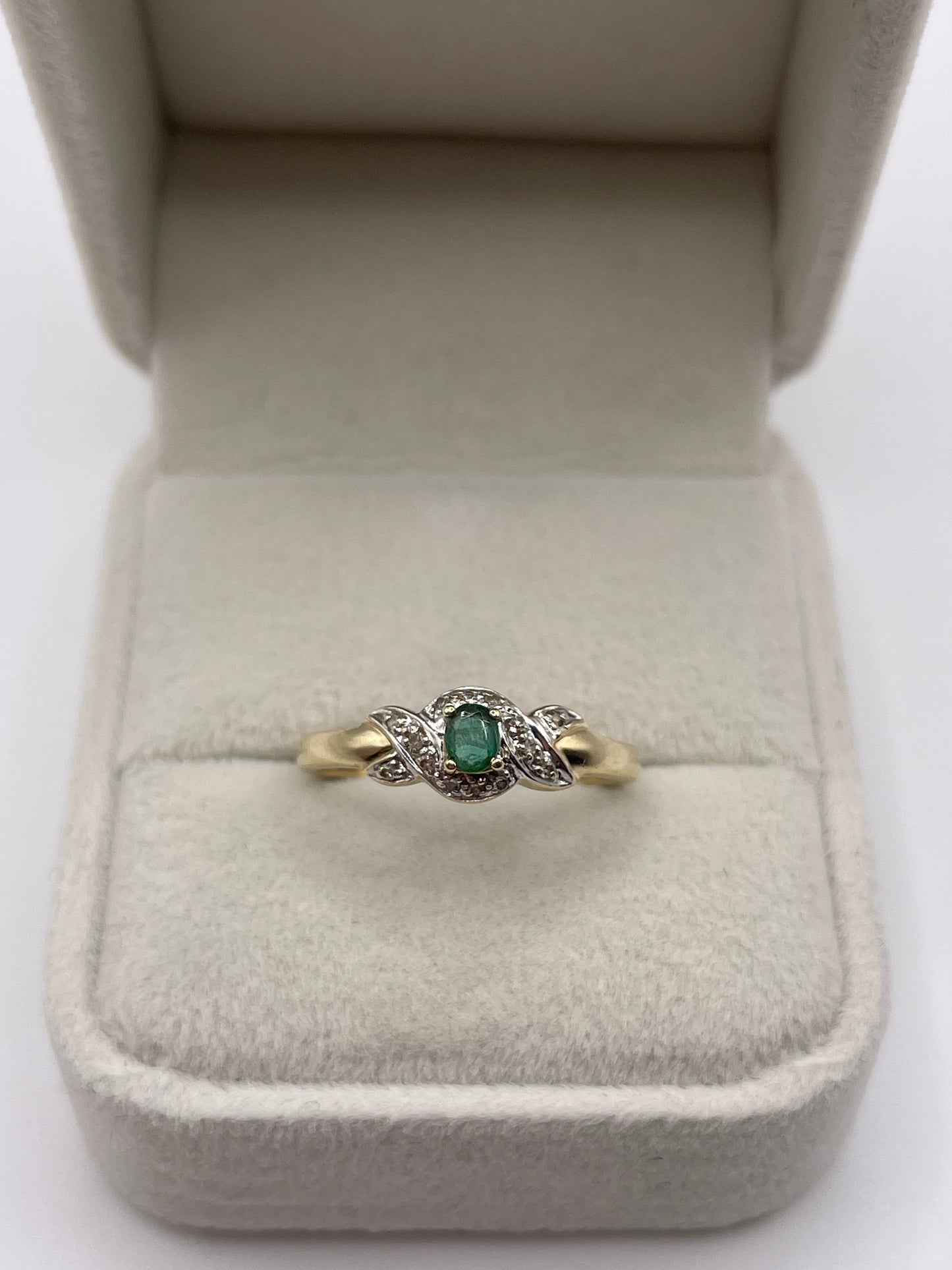 9ct gold emerald and diamond ring