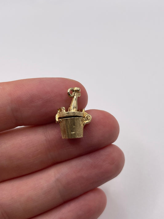 9ct gold champagne charm