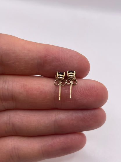 9ct gold garnet earrings