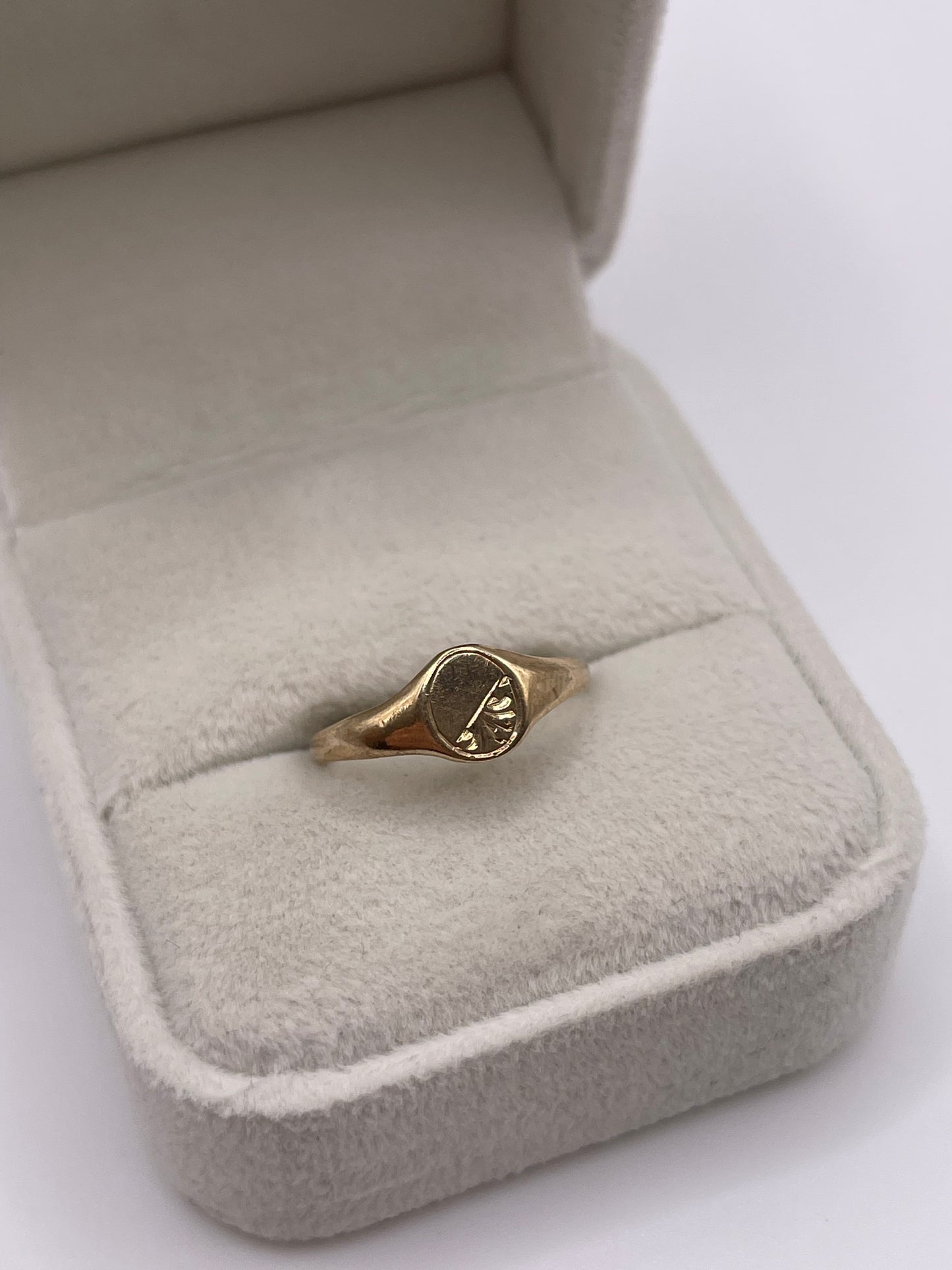 9ct gold signet ring