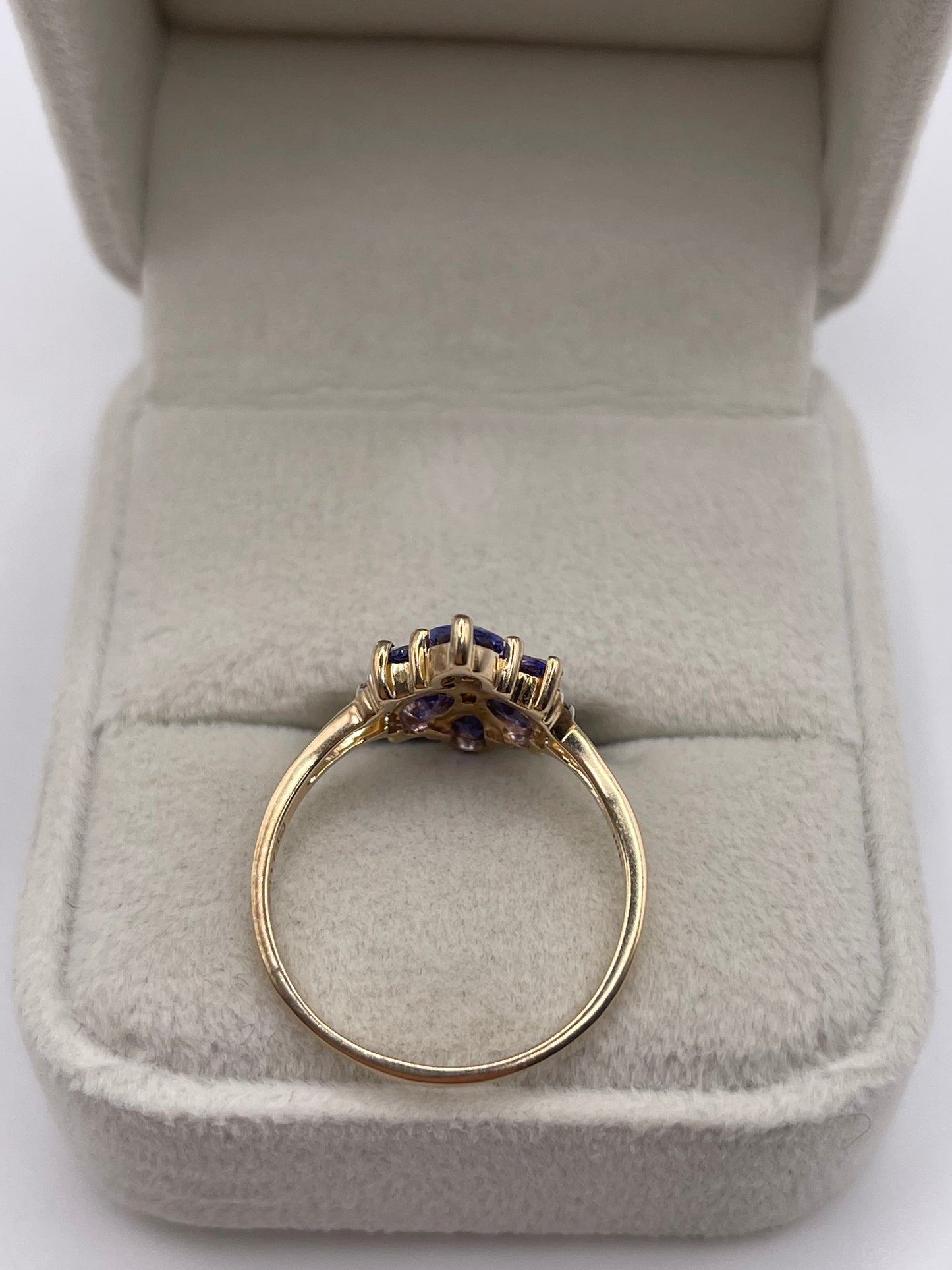 9ct gold tanzanite and diamond ring