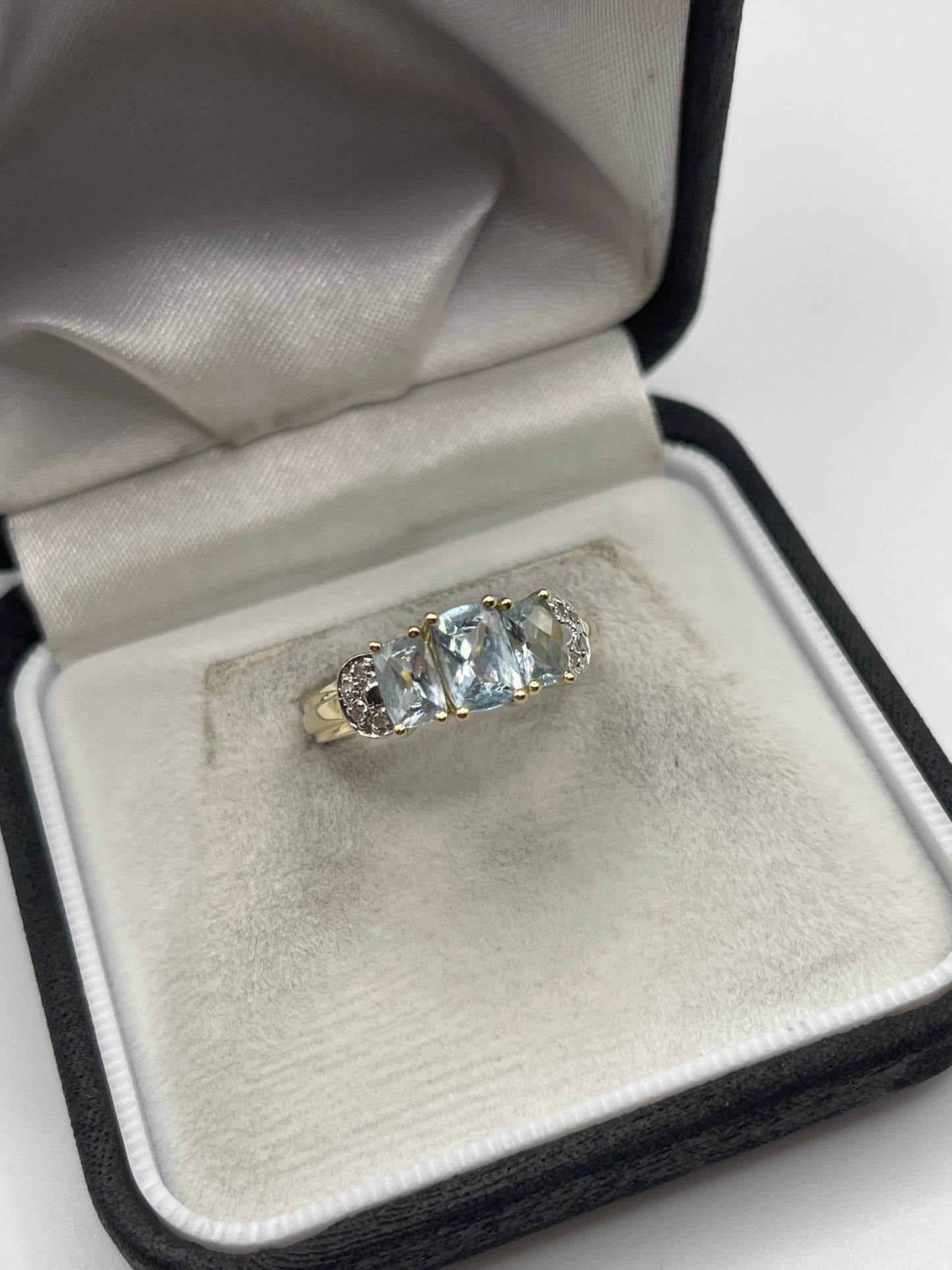 9ct gold topaz and diamond ring