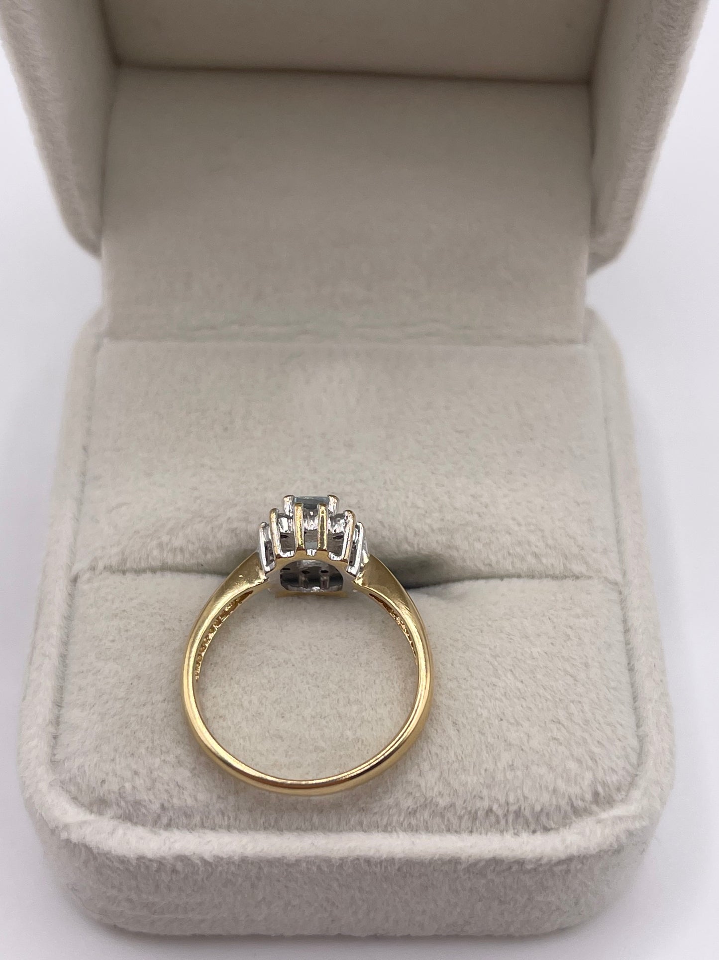 9ct gold aquamarine and diamond ring