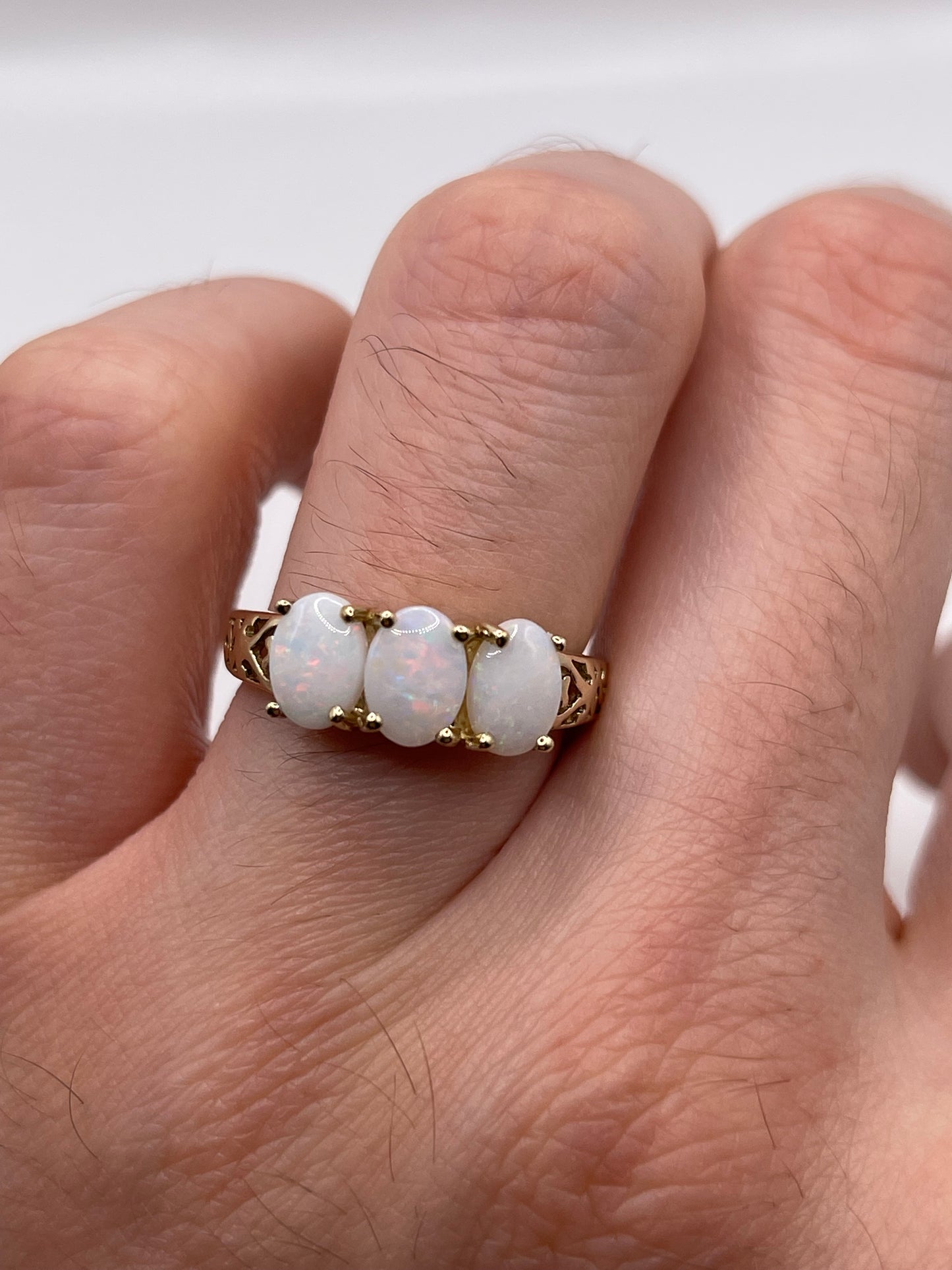 9ct gold opal ring
