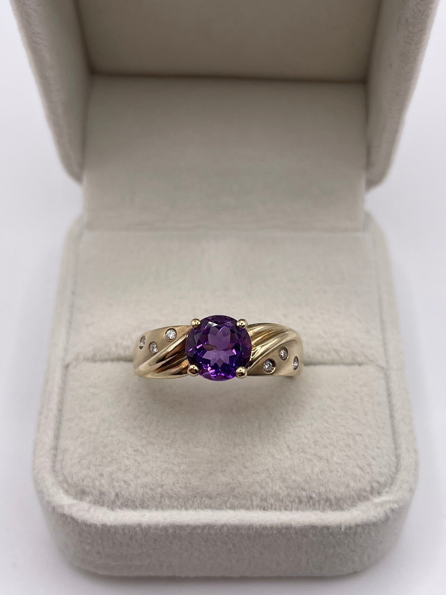 9ct gold amethyst and diamond ring