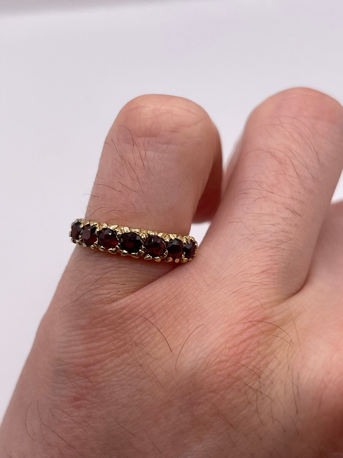 9ct gold garnet ring