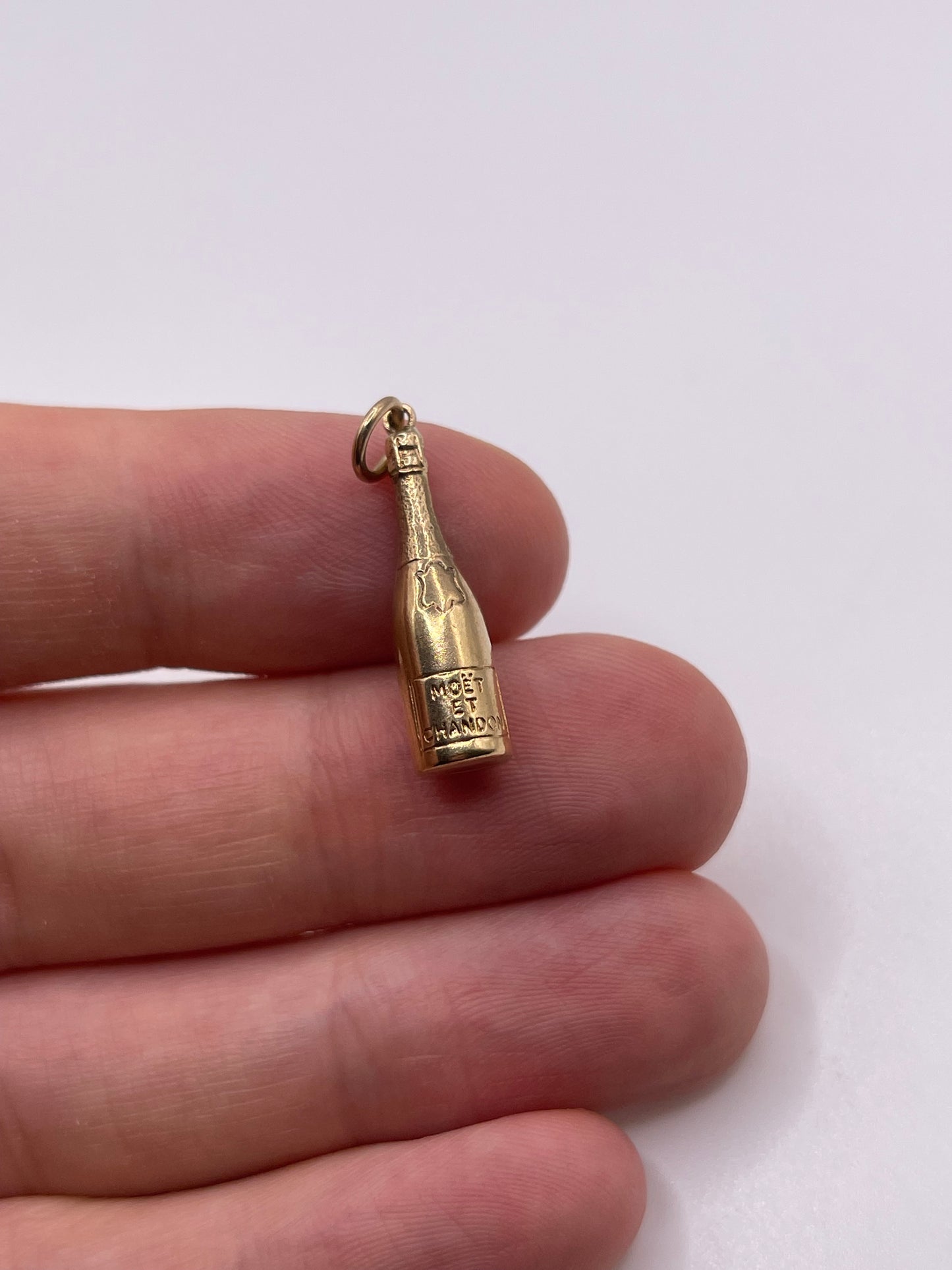 9ct gold champagne charm