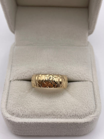 9ct gold patterned band