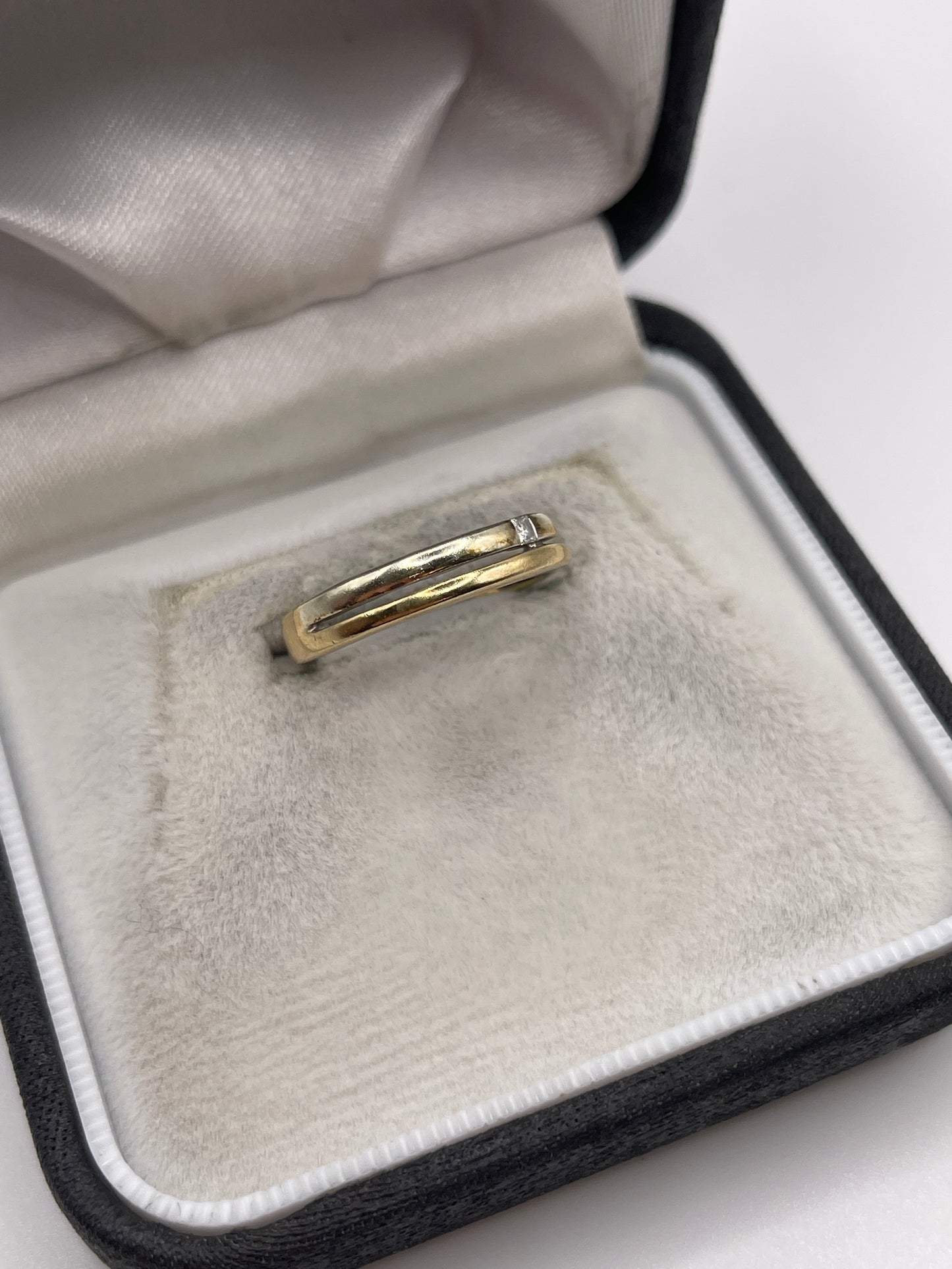 9ct gold diamond ring