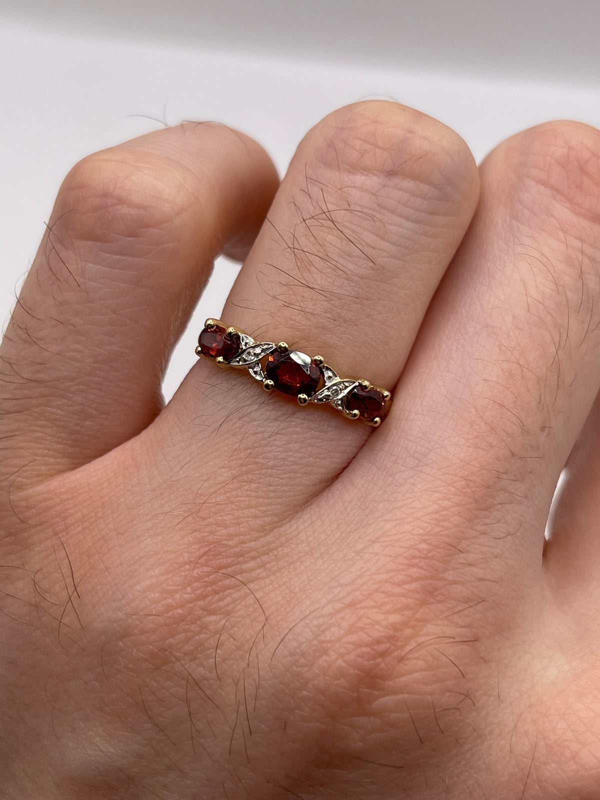 9ct gold garnet and diamond ring