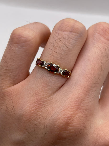 9ct gold garnet and diamond ring