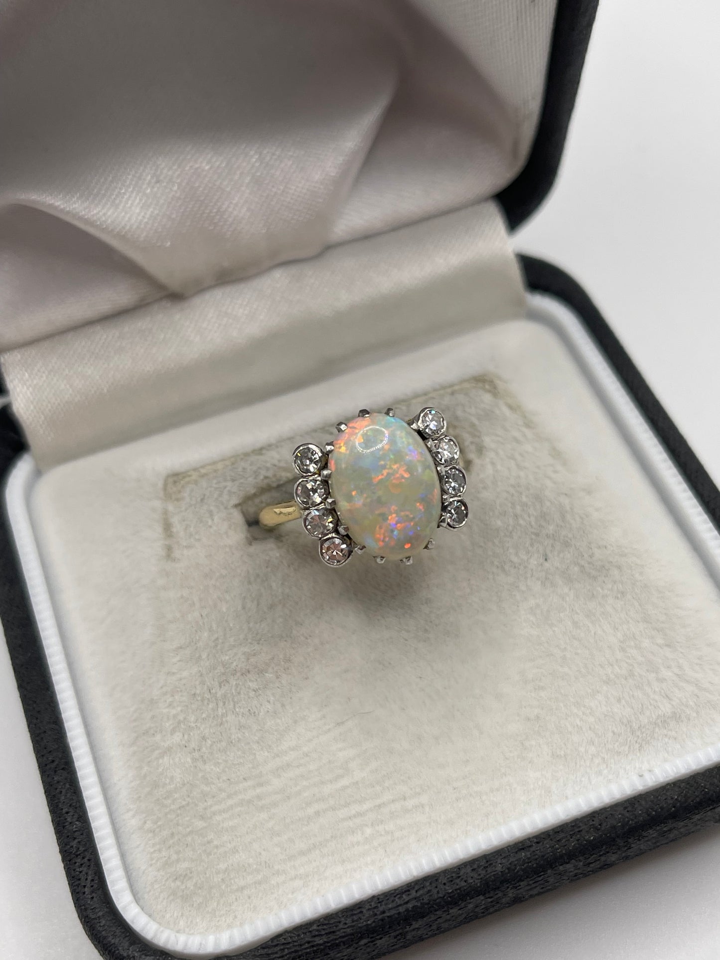 18ct gold opal and diamond ring