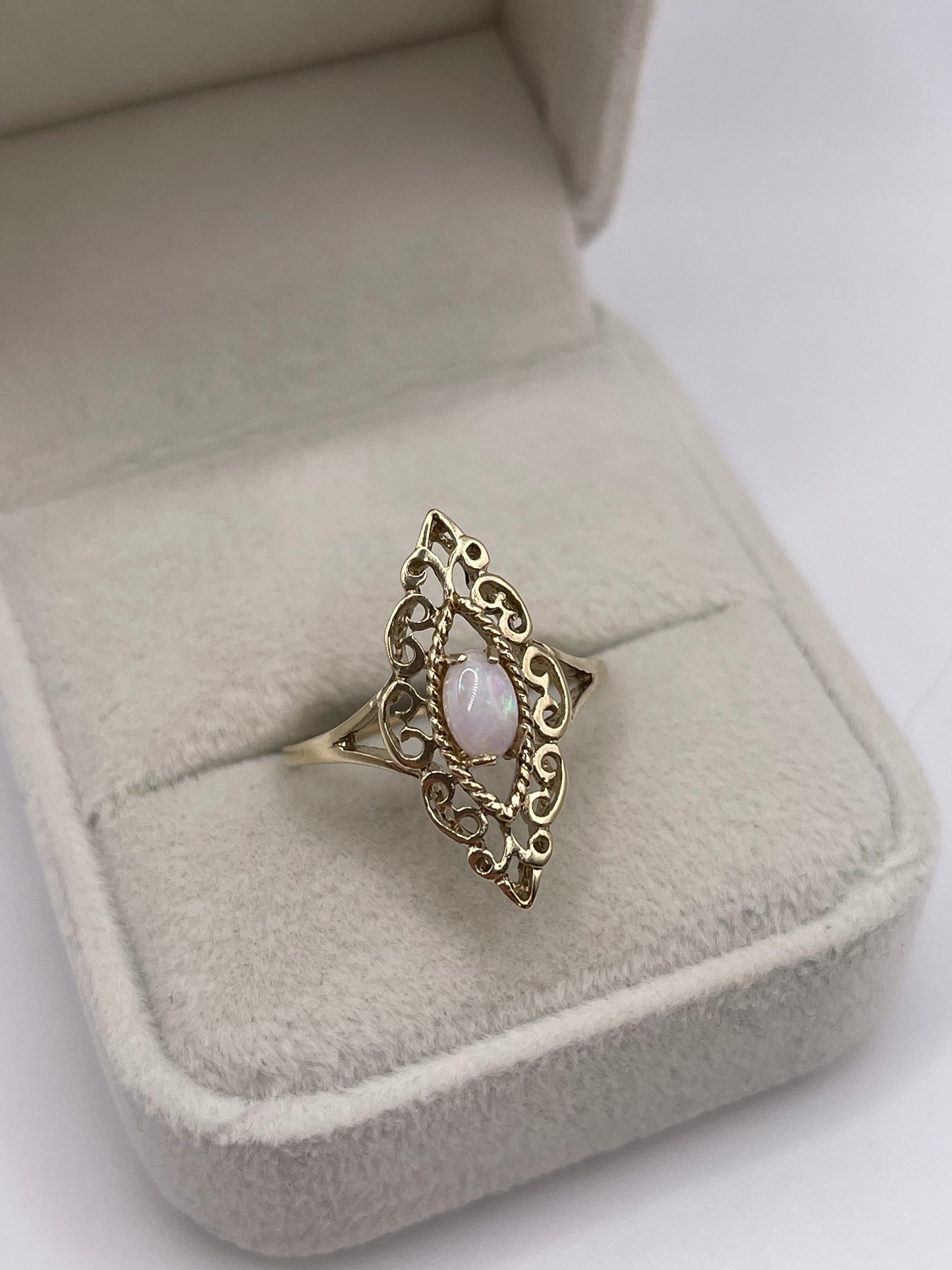 9ct gold opal ring