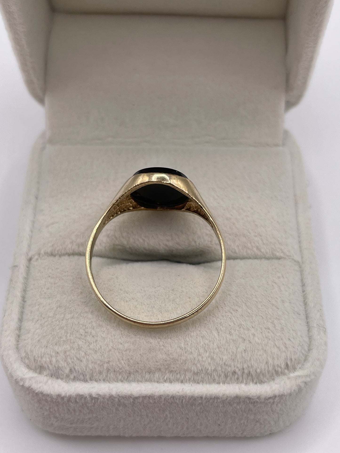 9ct gokd onyx signet ring