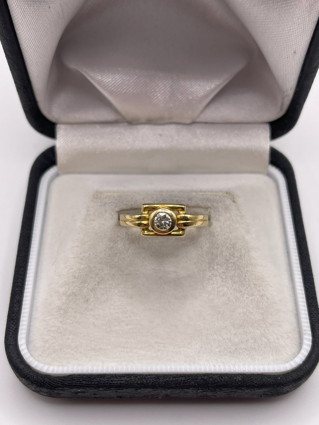 18ct gold diamond ring