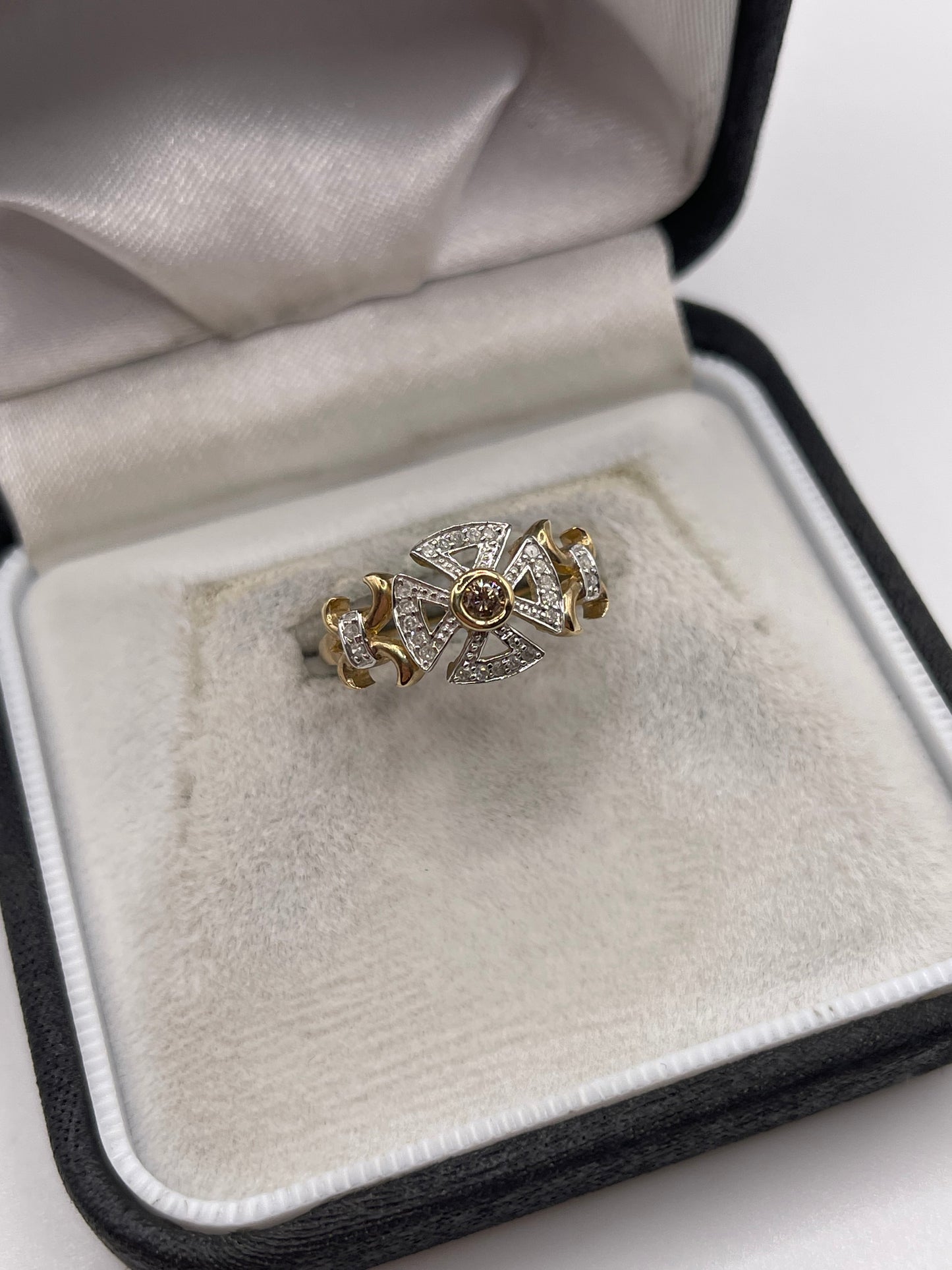 9ct gold diamond cluster ring