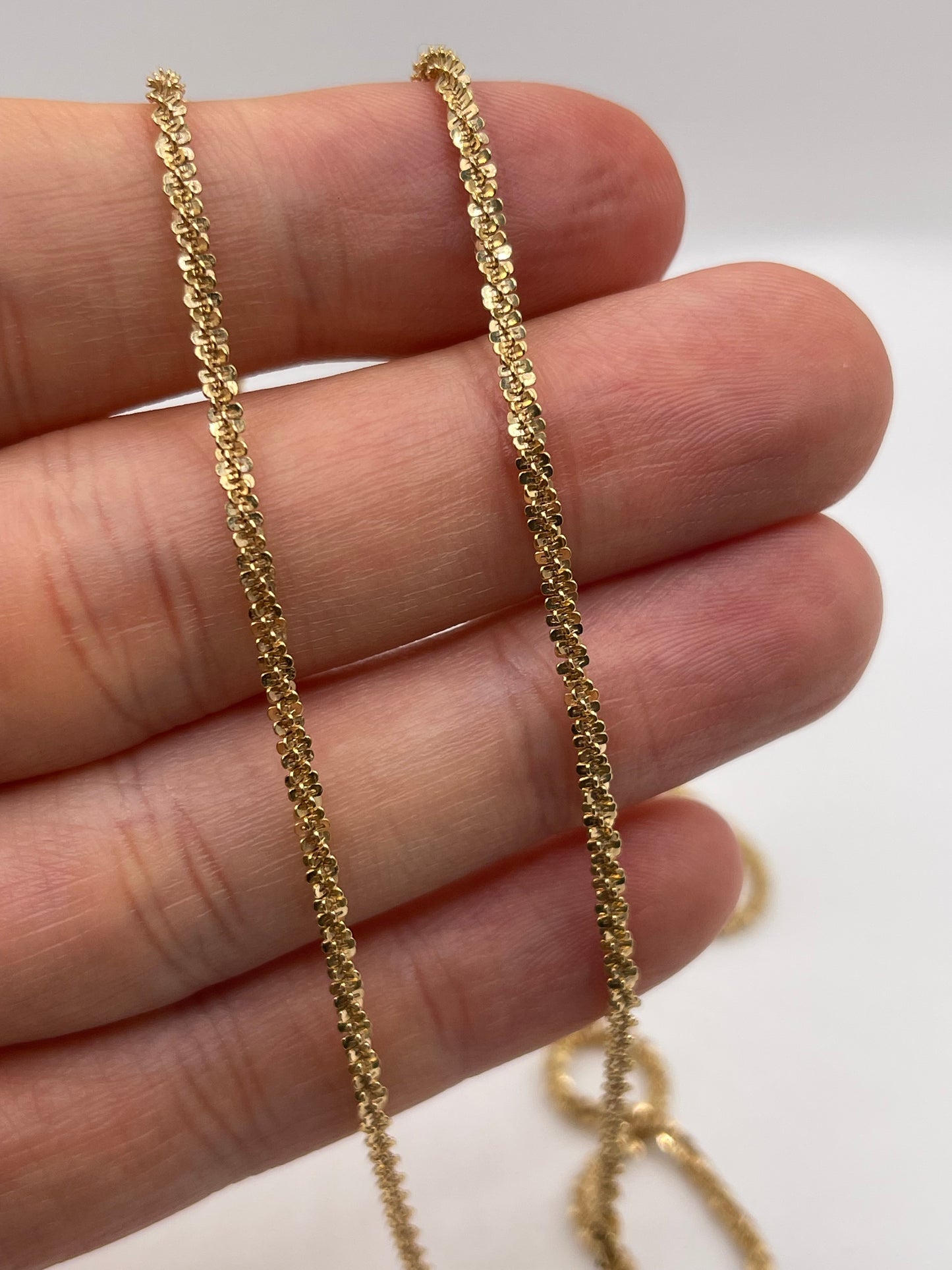 9ct gold chain 487