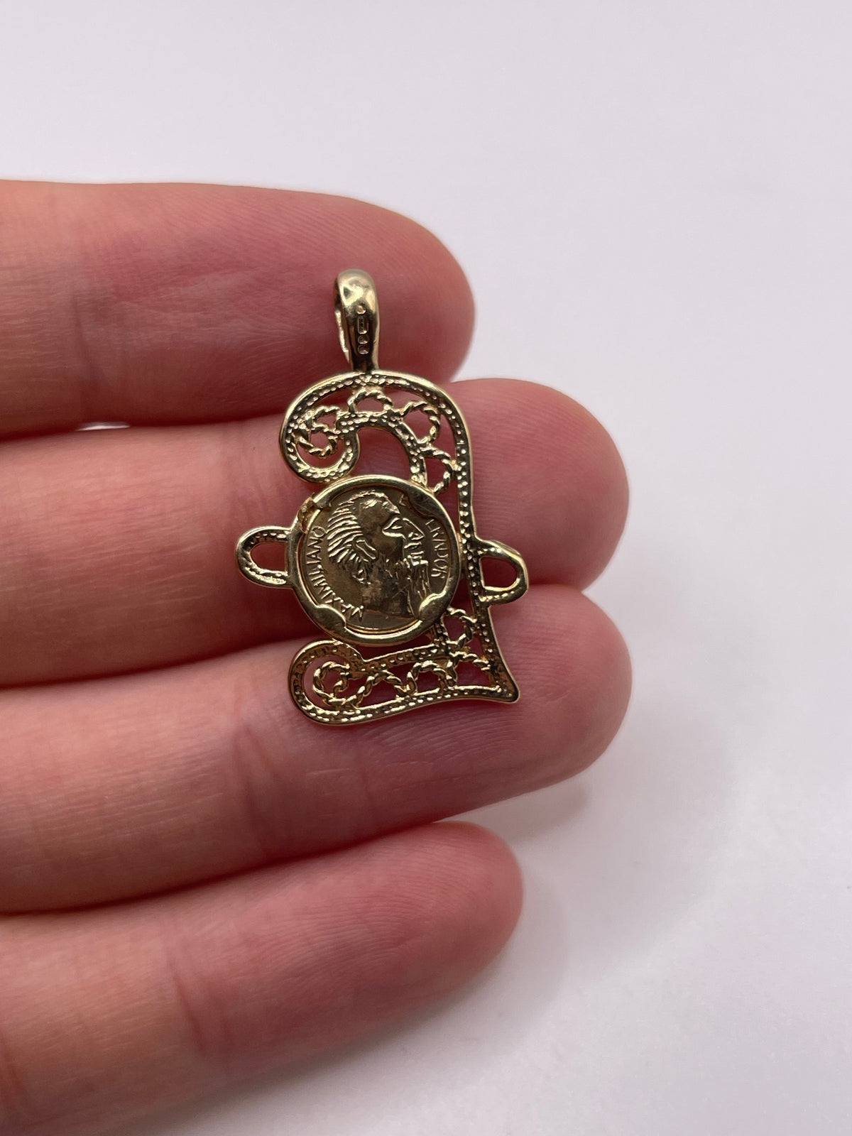 9ct gold coin pendant