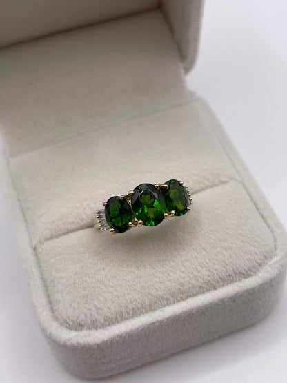 9ct gold diopside and diamond ring