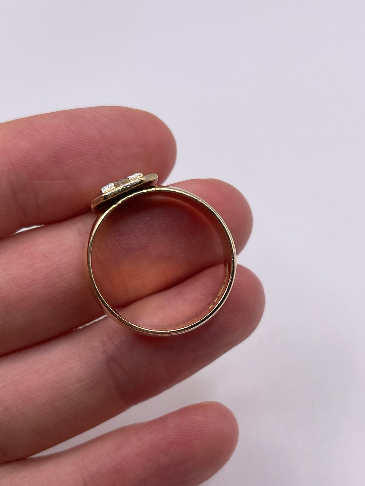 9ct gold diamond initial M ring