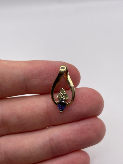 9ct gold iolite and quartz pendant