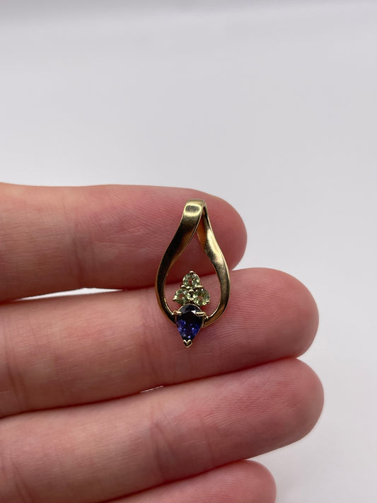 9ct gold iolite and quartz pendant