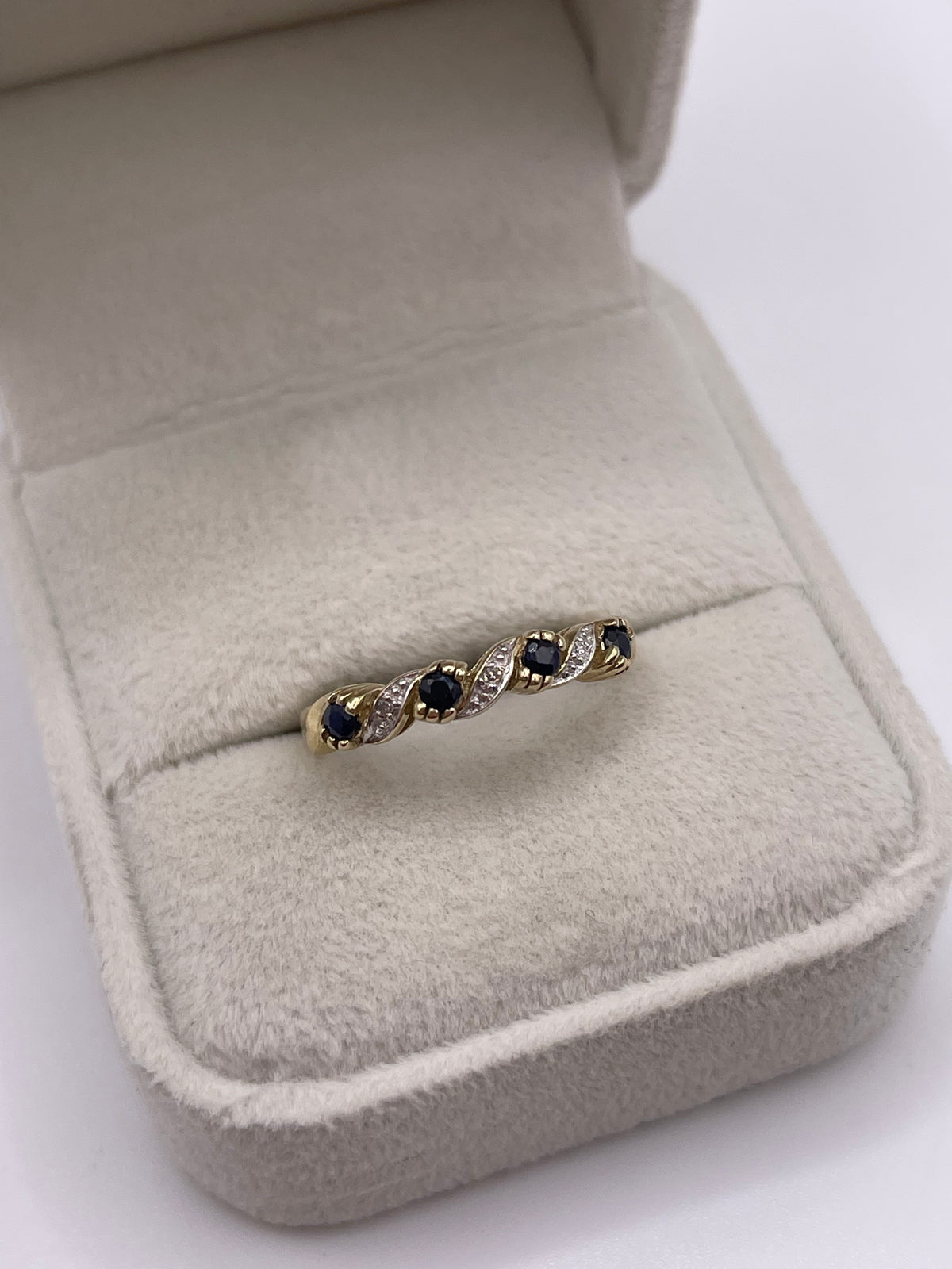 9ct gold sapphire and diamond ring