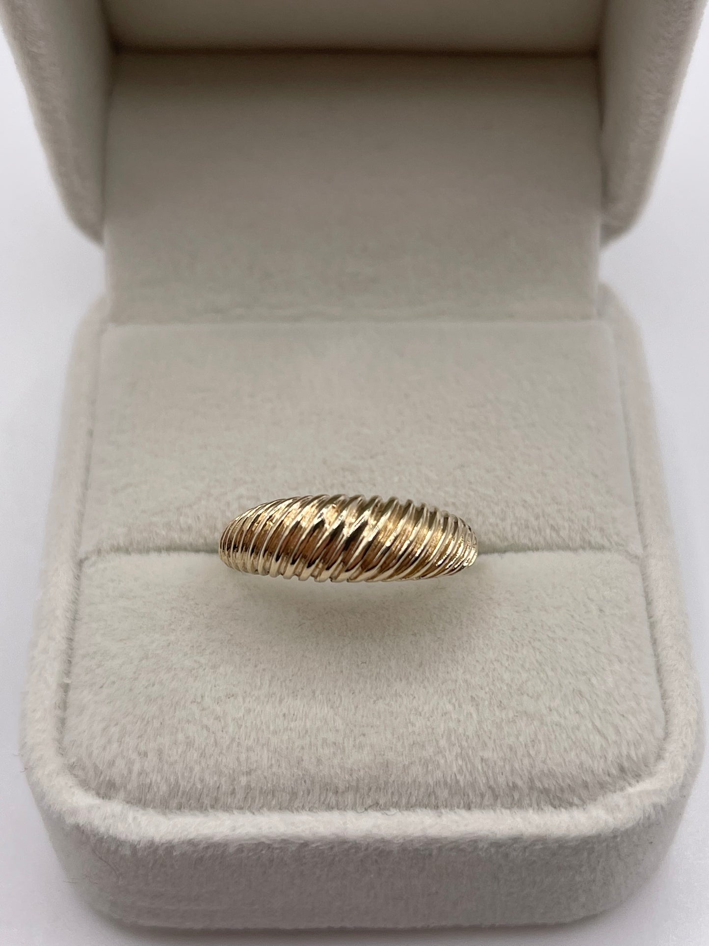 9ct gold croissant ring