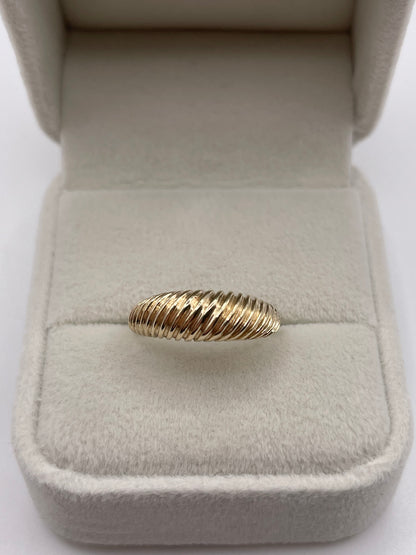 9ct gold croissant ring