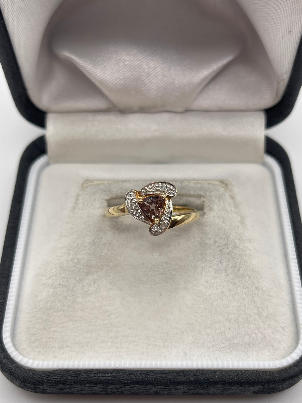 9ct gold quartz and diamond ring