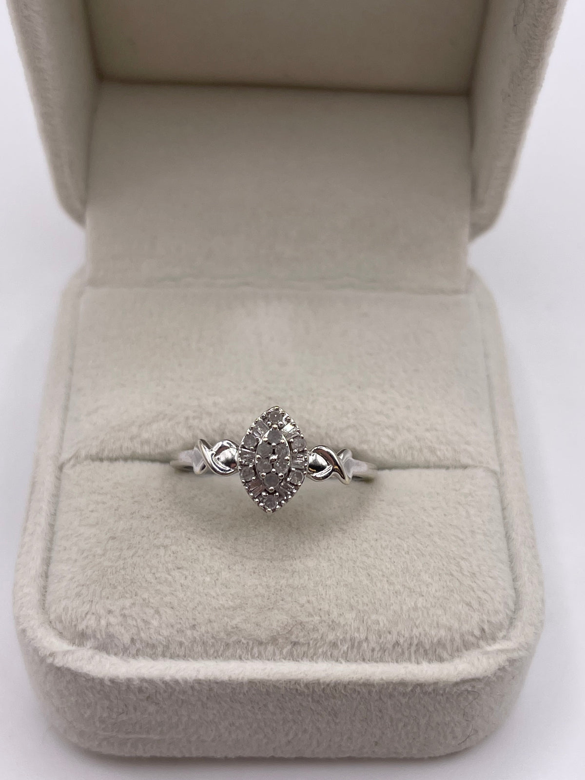 9ct white gold diamond cluster ring