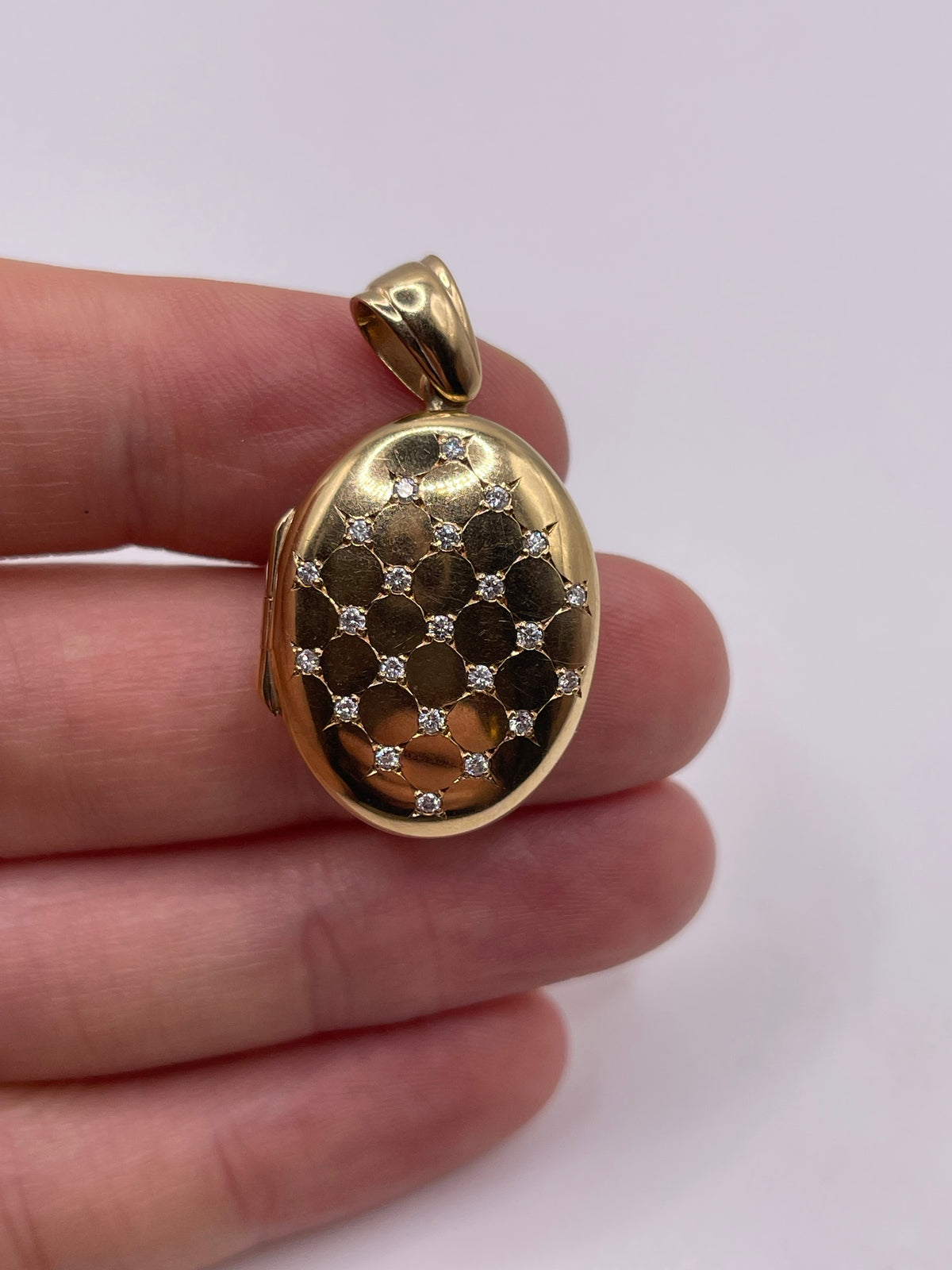 9ct gold diamond locket pendant