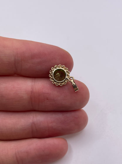 9ct gold quartz pendant