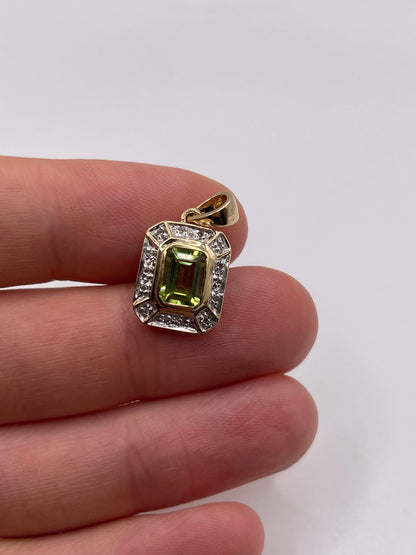 9ct gold peridot pendant
