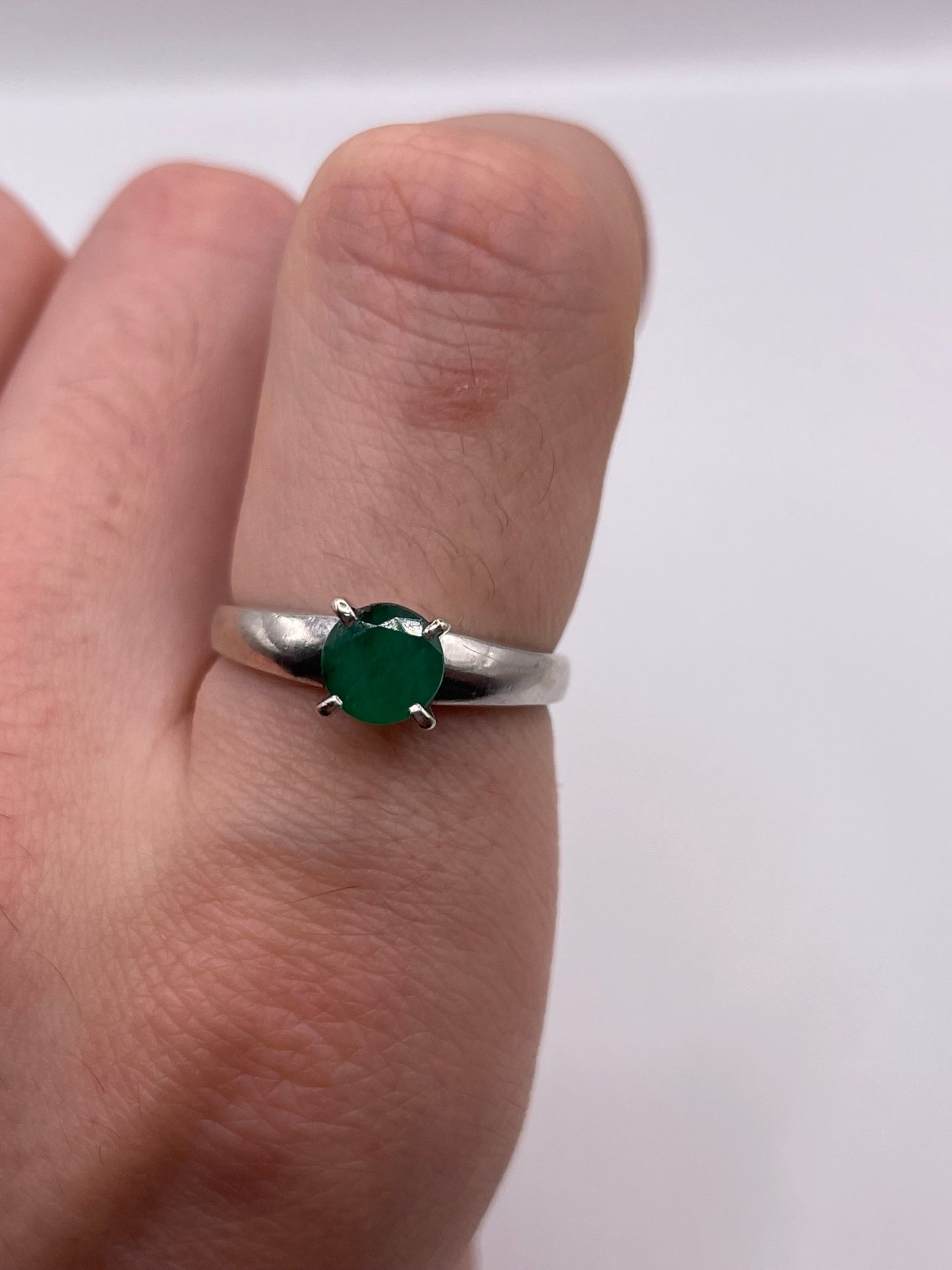 9ct white gold emerald ring