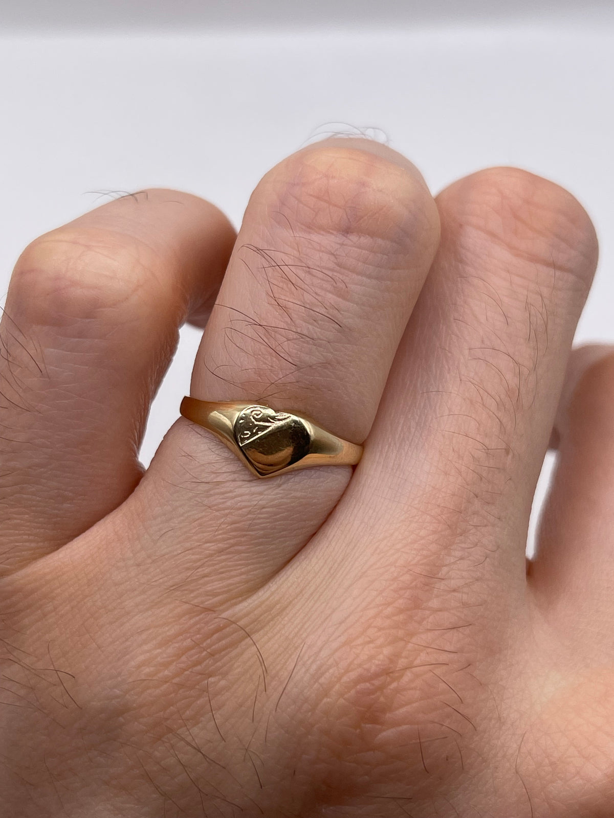 9ct gold heart signet ring