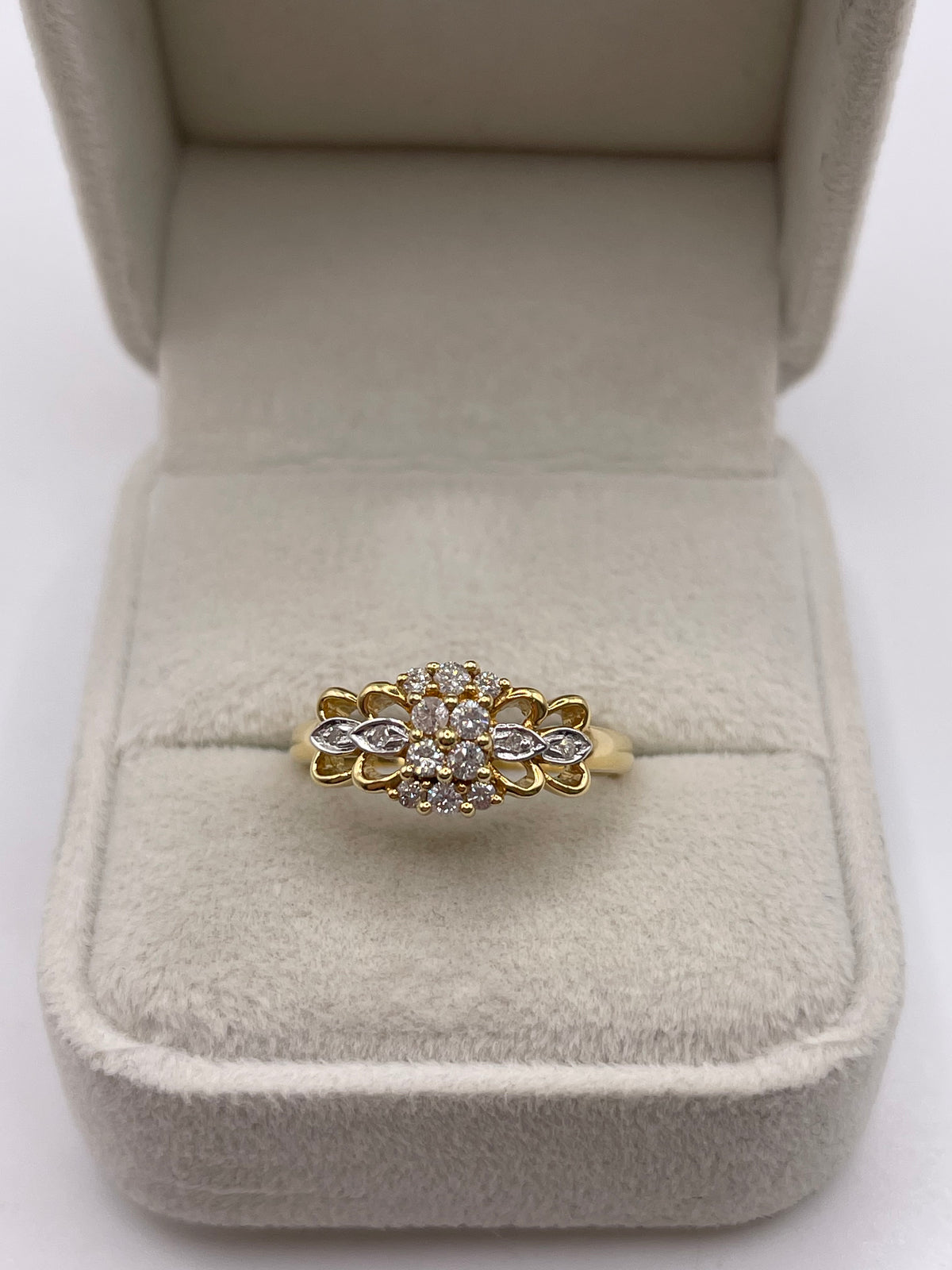 18ct gold diamond cluster ring