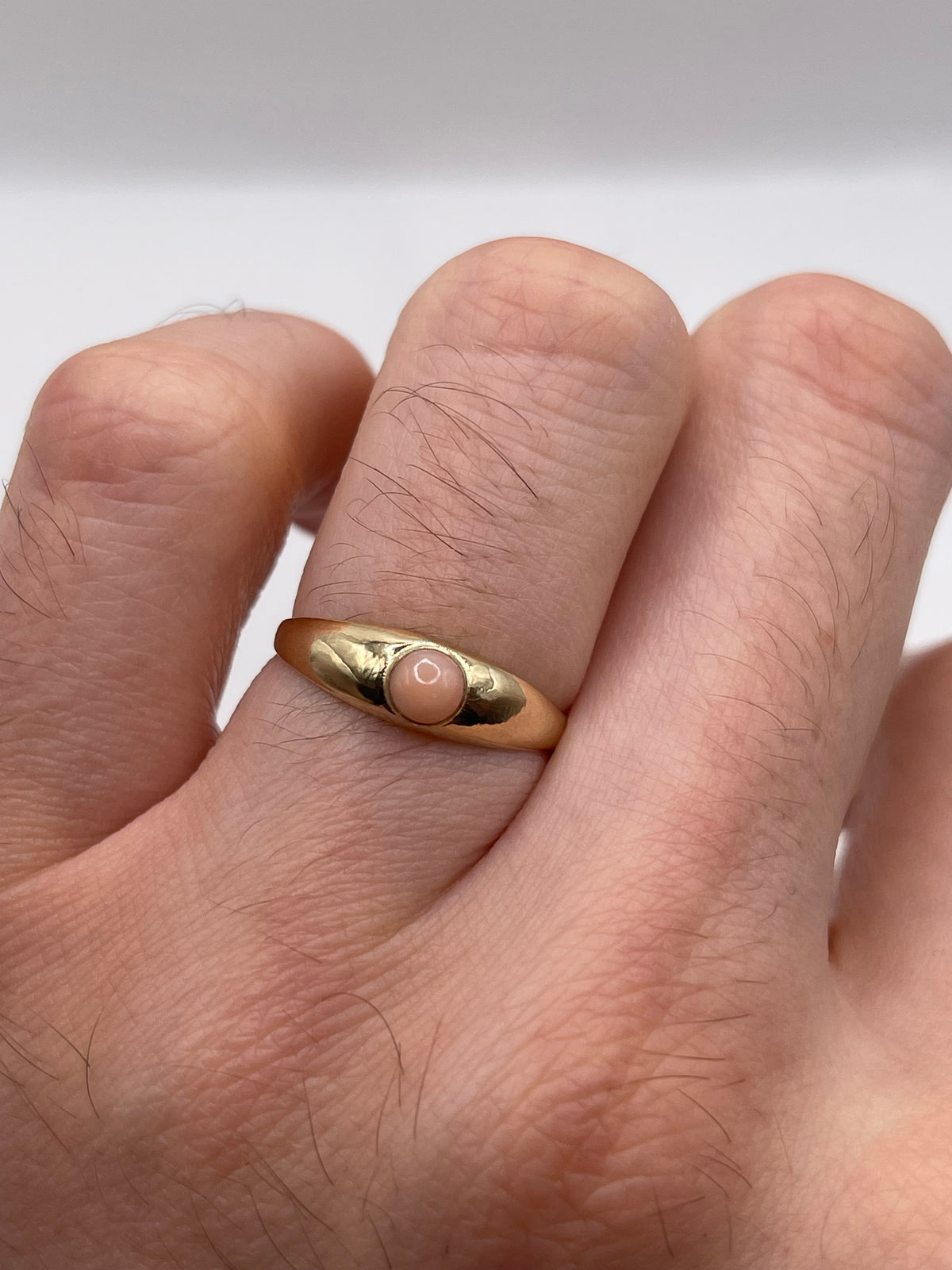 9ct gold coral gyosy ring