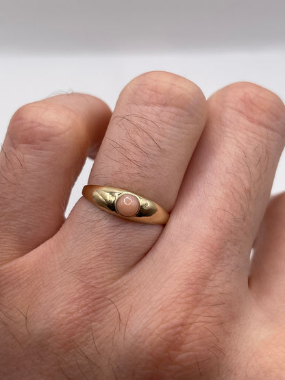 9ct gold coral gyosy ring
