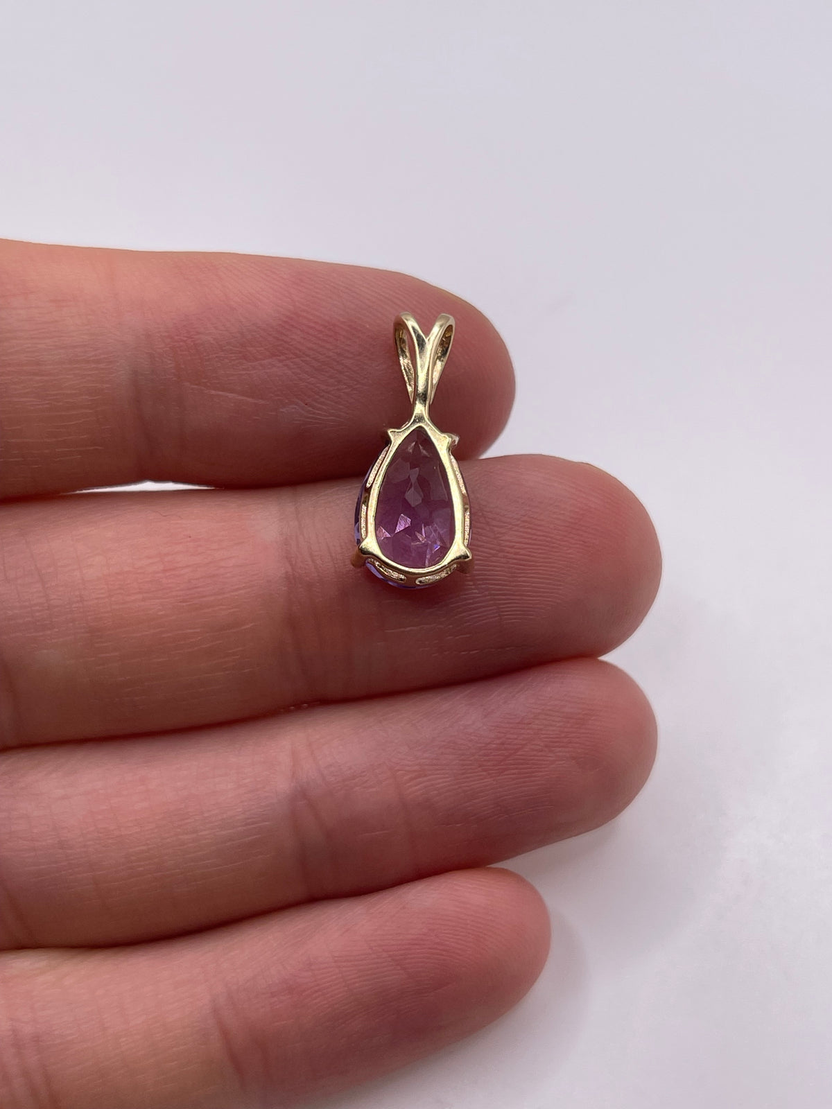 9ct gold amethyst pendant
